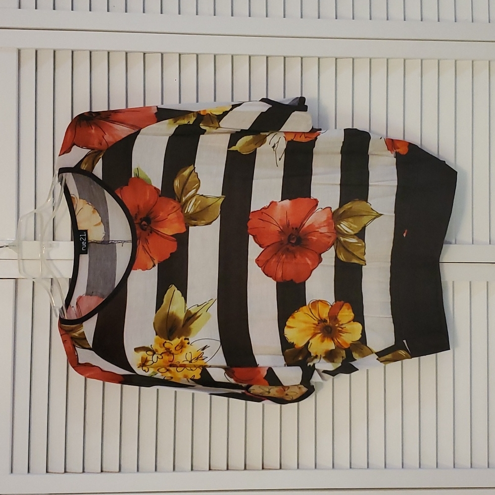 Rue21 top. S, Small. Batwing. Off-white and brown stripes with flowers.
